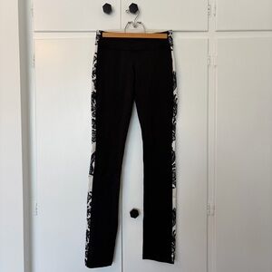 **Vintage** Lululemon Straight Leg Black Leggings with Lace Pattern Side Panel